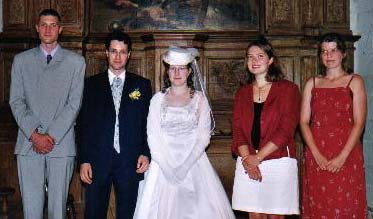 Les t&eacute;moins avec les mari&eacute;s