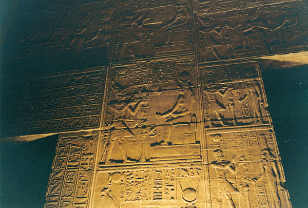 Hyeroglyphes sculpt&eacute;s
